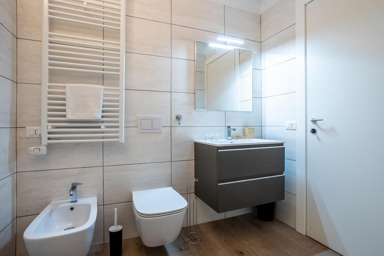 City Centre Apartment - 10 Minutes To Duomo - Free Wifi E Netflix Mediolan Zewnętrze zdjęcie